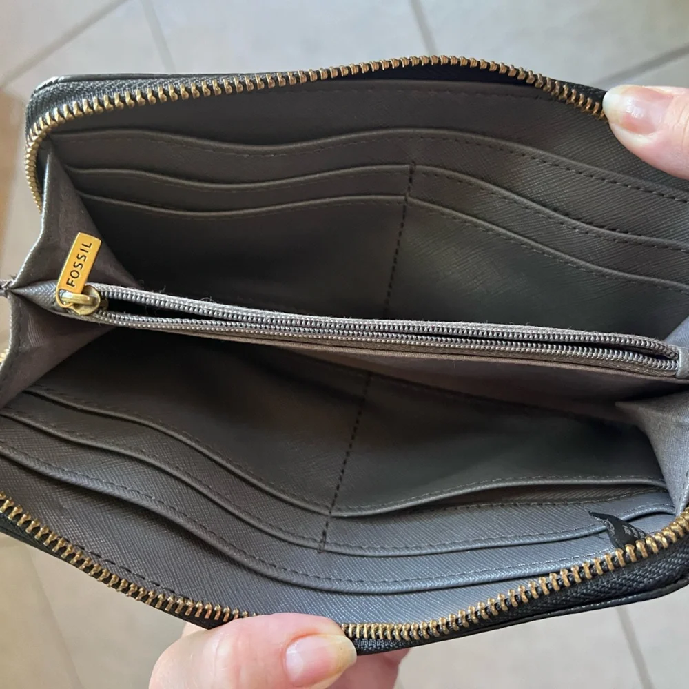 FOSSIL Pebble LEATHER Wallet Black Yellow Tassel Zip A Round Closure No Callouts - Picture 6 of 15